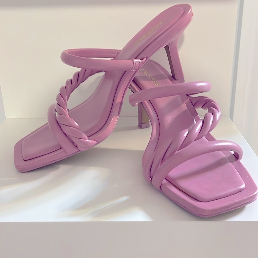 Open square toe sandals
Double strap design; Twisted rope strap detail
3" heel